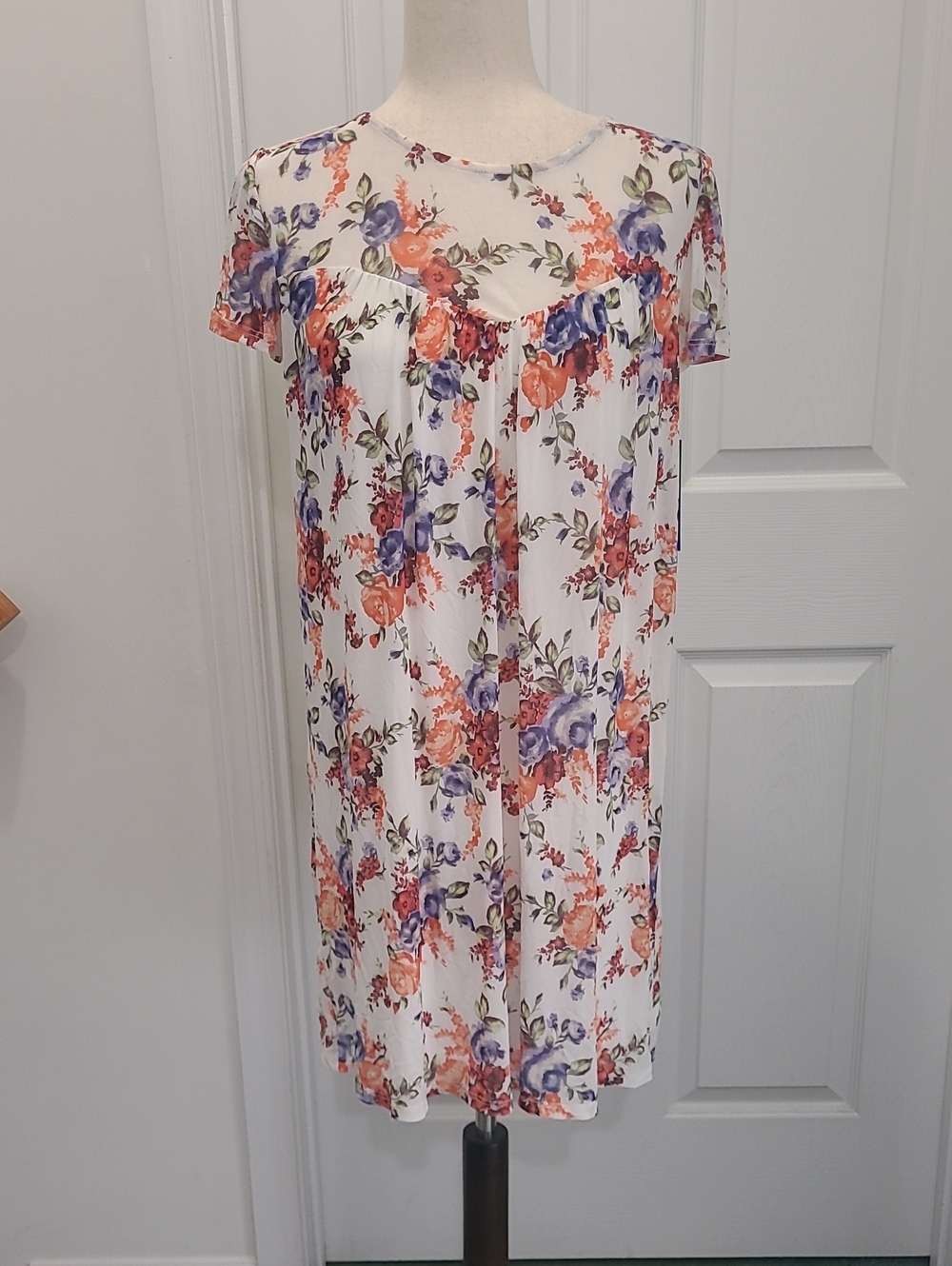 Apt 9 Floral Short Sleeve Shift Dress in White with Coral & Lavender Blooms